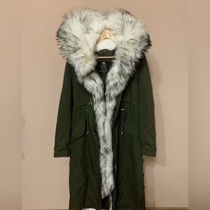 Luxurious Fur-Trimmed Parka (Real Fur)